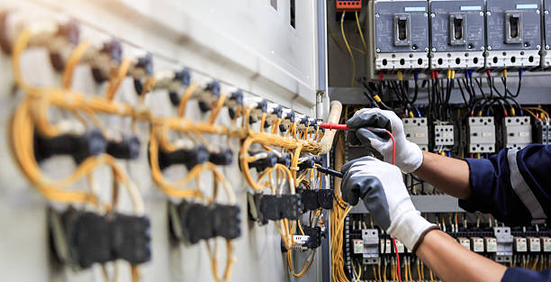 Professional Electrician technician working in Windsor, MO